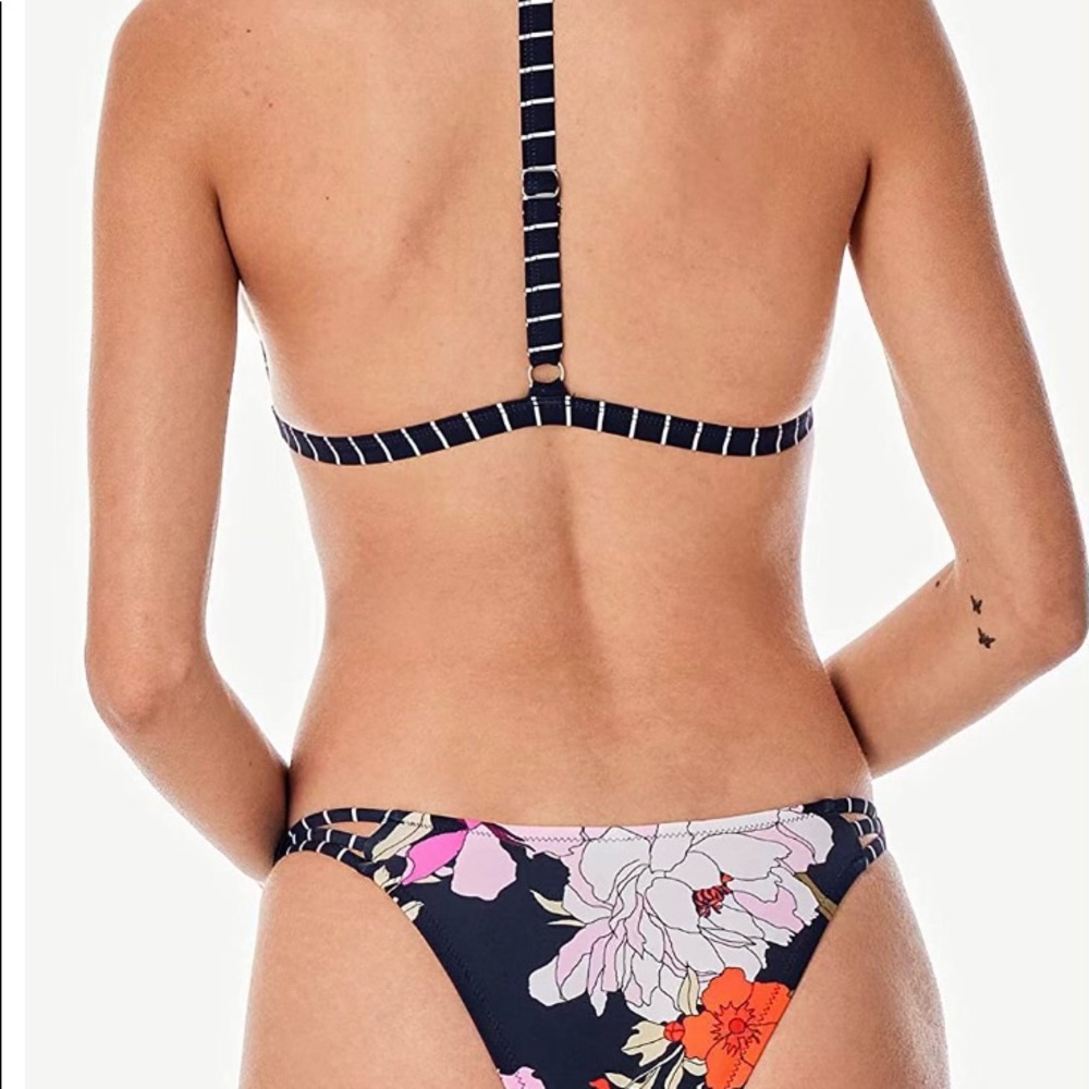 Bathing suits - Picture 5 of 5
